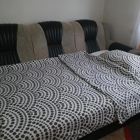 Airport Tuzla Apartment *